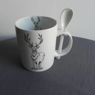 REF 8519 MUG CUILLERE CERF DEBOUT